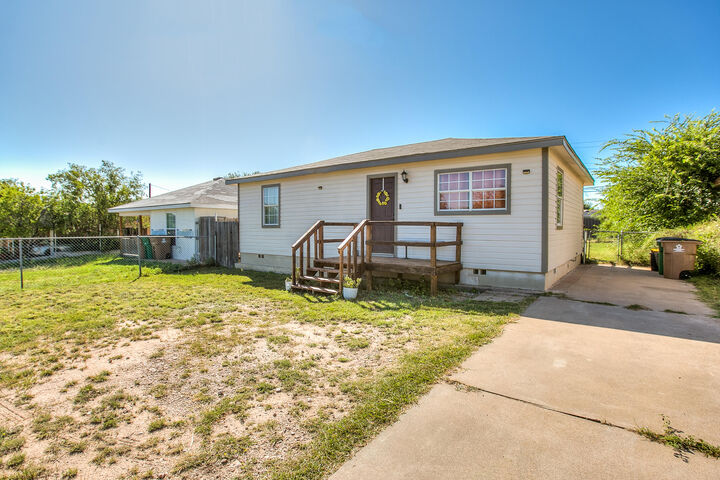 Property Photo:  2117 Forest Park Avenue  TX 76901 