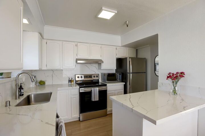 Property Photo:  711 South Bayshore Boulevard 16  CA 94401 