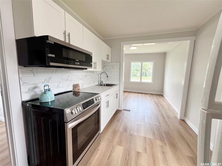 Property Photo:  1101 12th Street W  SK S6V 3E3 
