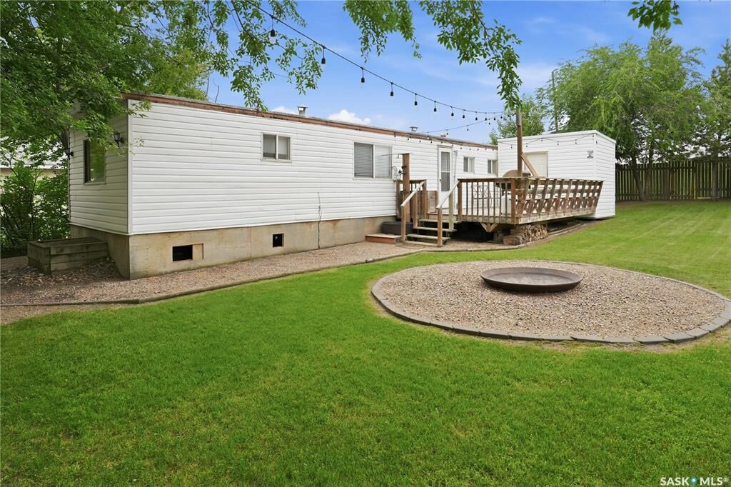 Property Photo:  461 Poplar Crescent  SK S0M 1E0 