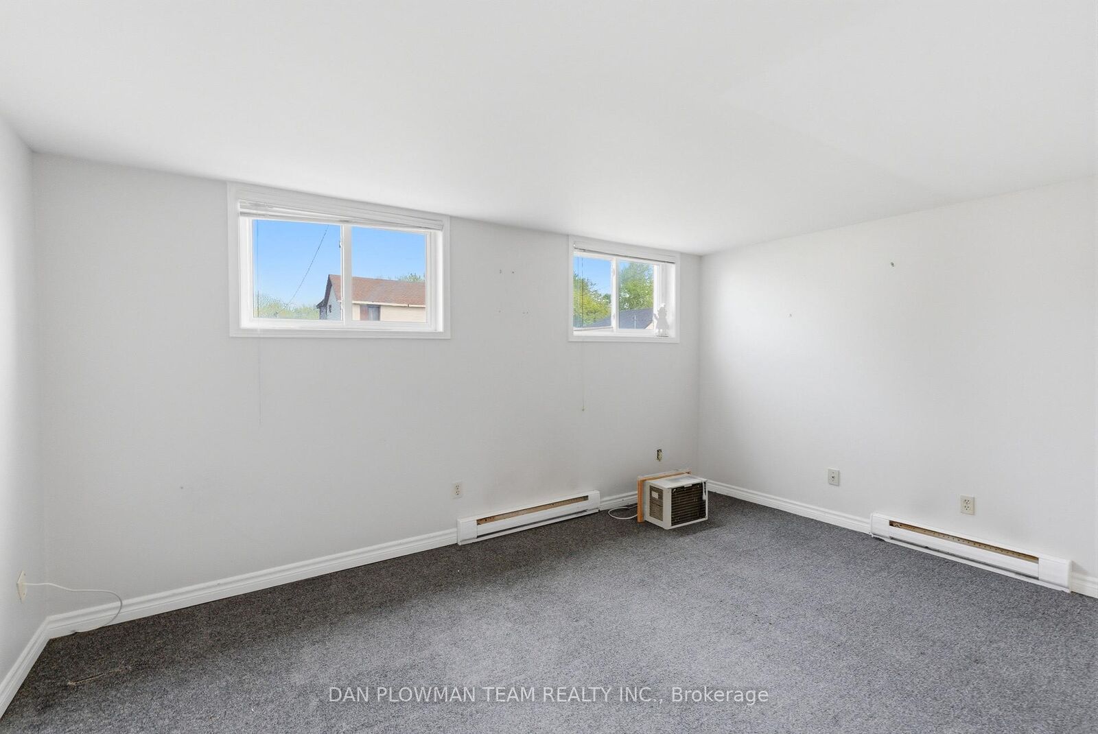 Property Photo:  176 Nassau Street 3  ON L1J 4A5 