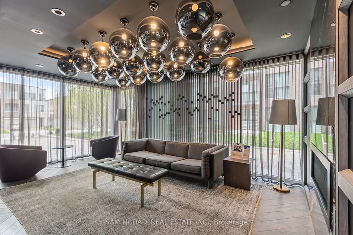 Property Photo:  210 Sabina Drive E 204  ON L6H 0W6 