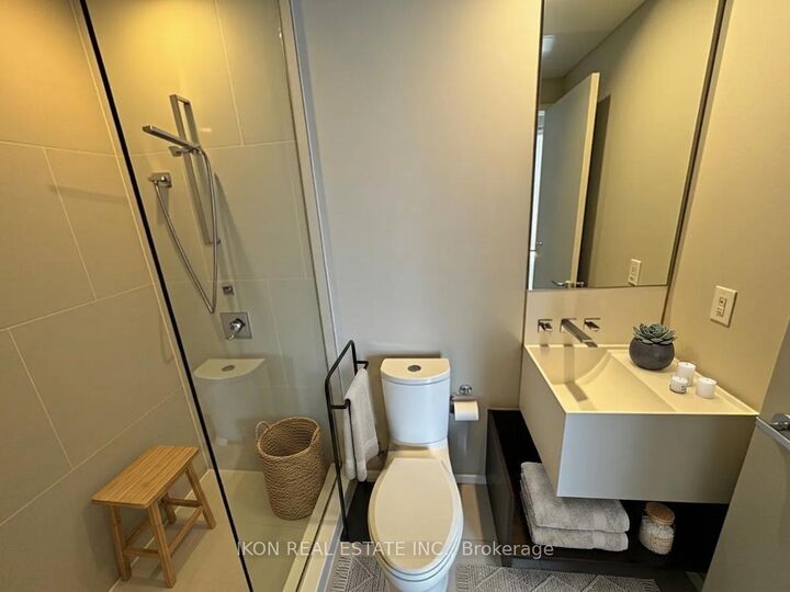 Property Photo:  1 Bloor Street E 3910  ON M4W 0A8 
