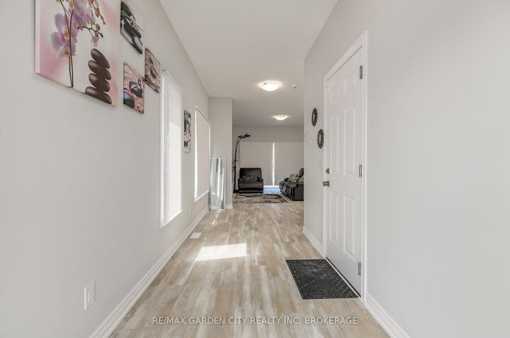 Property Photo: 33 Bounty Avenue ON L2V 0H3
