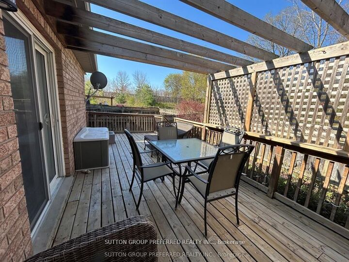 Property Photo:  284 Exmouth Circle  ON N5V 5G6 