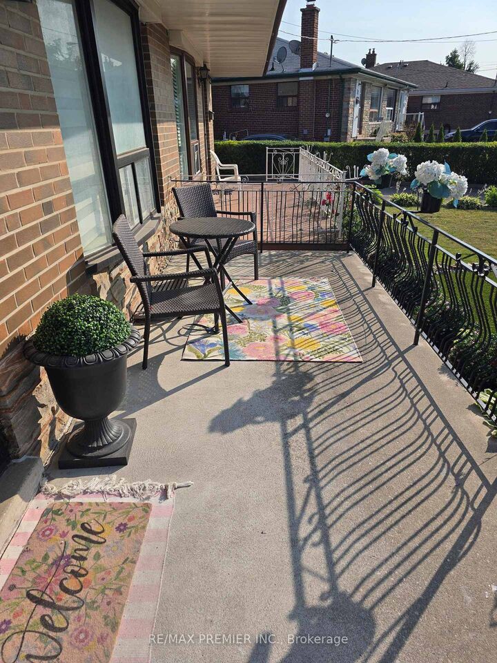 Property Photo:  21 Elnathan Crescent Main  ON M9L 2G2 