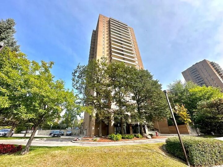505 St Laurent Boulevard 804 — photo 1
