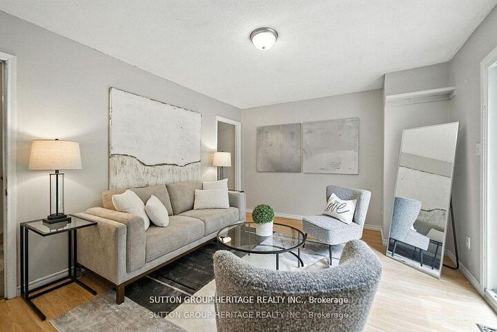 Property Photo: 601 Galahad Drive 29 ON L1K 1L9