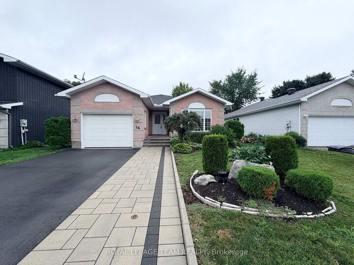 Property Photo:  16 Fairview Crescent  ON K7S 3V7 