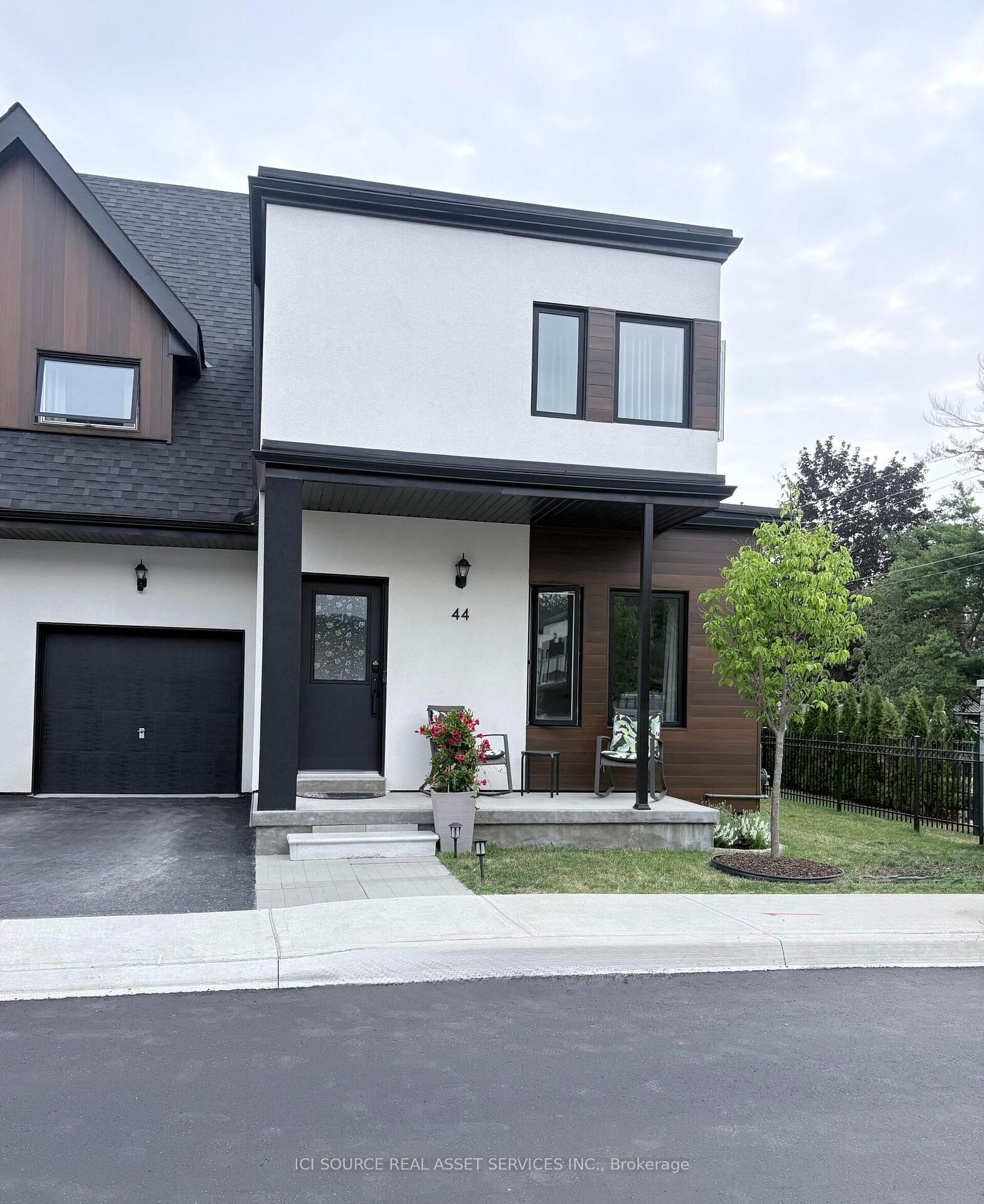 Property Photo:  44 Ruby Crescent  ON L3V 8M3 