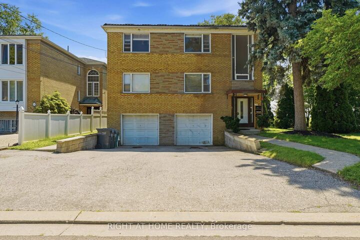 Property Photo:  3 Carlis Place  ON L5G 1A8 