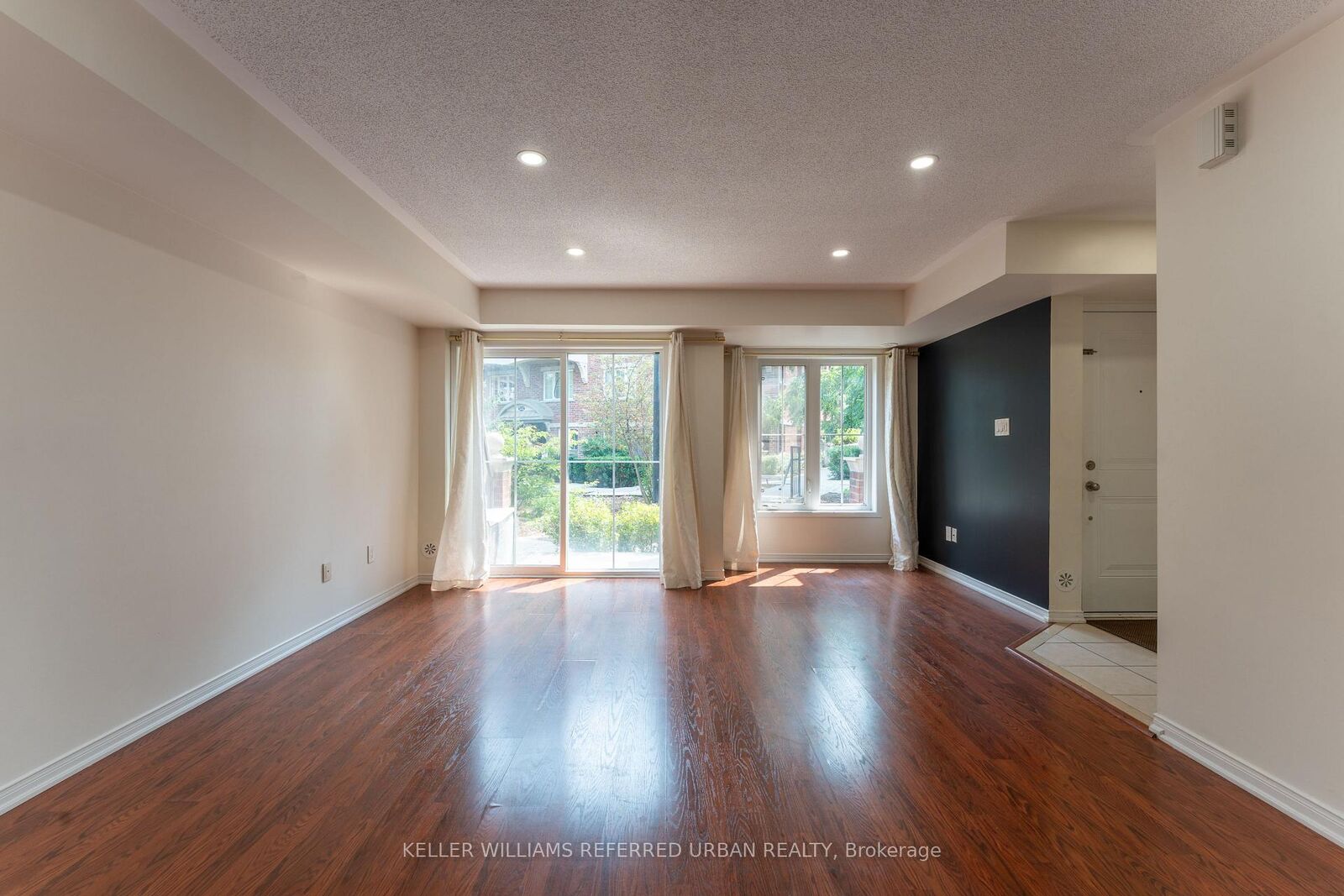 Property Photo: 19 Hays Boulevard 27 ON L6H 0H8