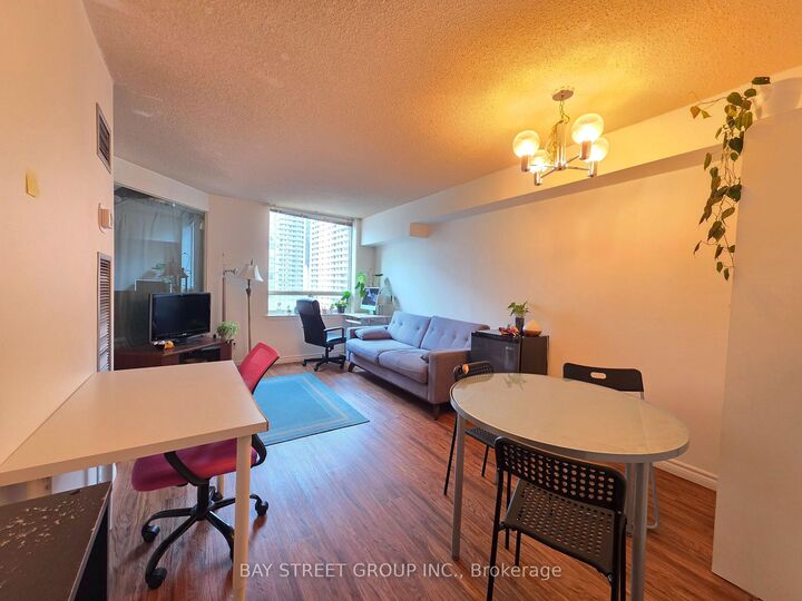 Property Photo: 633 Bay Street 1202 ON M5G 2G4