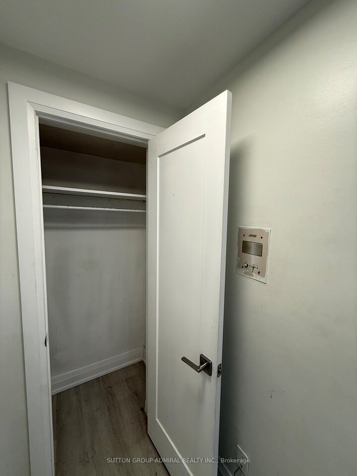 Property Photo:  699 Eglinton Avenue W 104  ON M5N 1C6 
