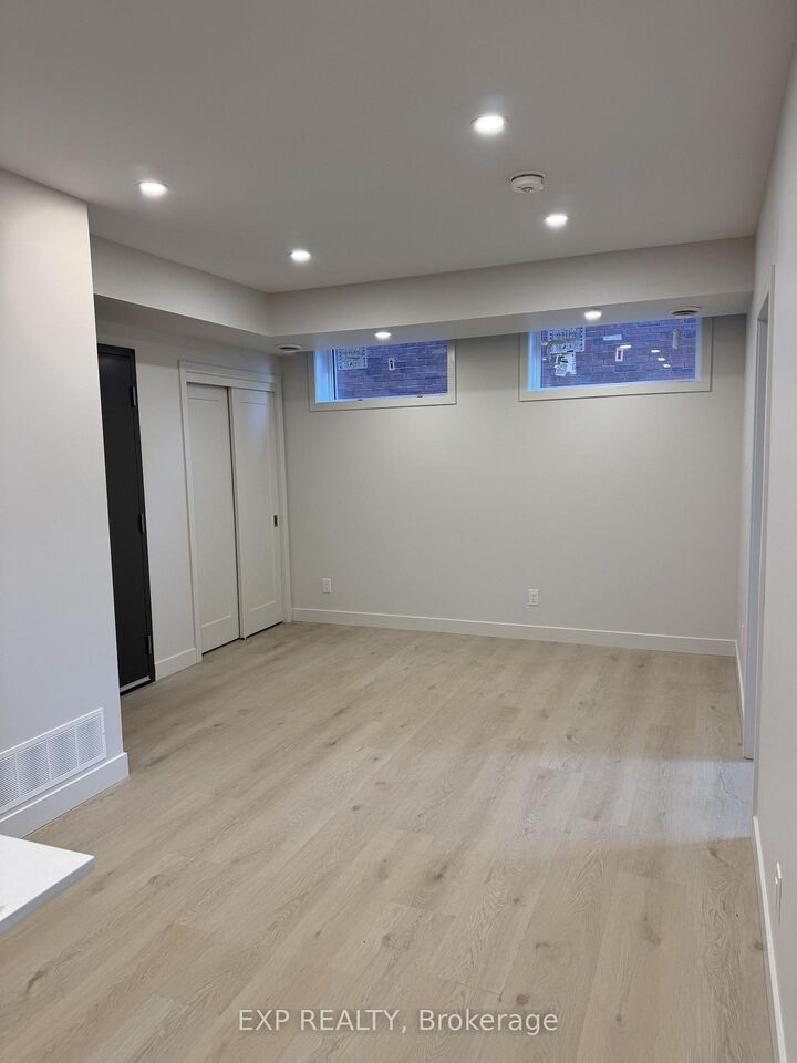 Property Photo:  1301 Dorchester Avenue 1  ON K1Z 8E8 