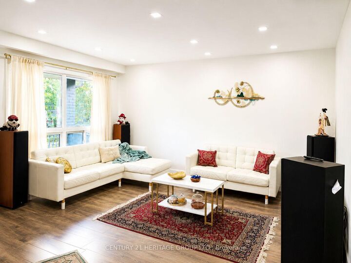 Property Photo: 124 Regina Avenue ON M6A 1R7