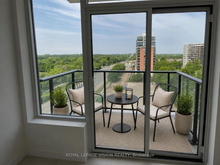 Property Photo: 4010 Eglinton Avenue W 911 ON M9A 0G5