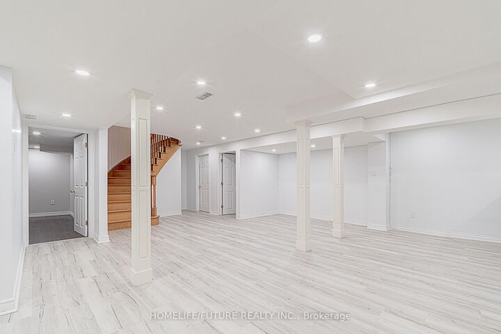 Property Photo: 42 Boxwood Crescent ON L3S 3P6