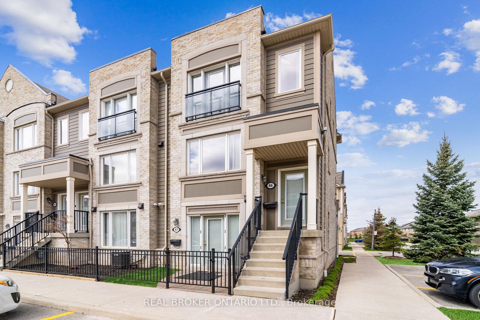 Property Photo: 5035 Oscar Peterson Boulevard 46 ON L5M 0P4