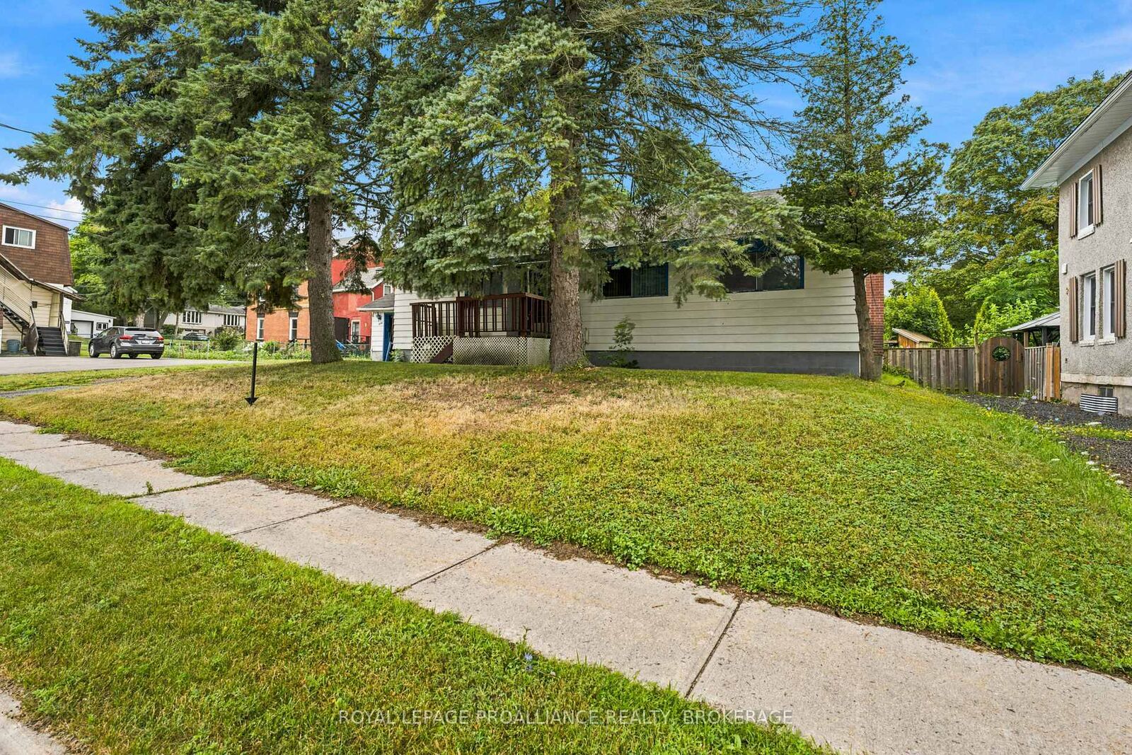 Property Photo:  30 Elm Street  ON K7G 2S7 