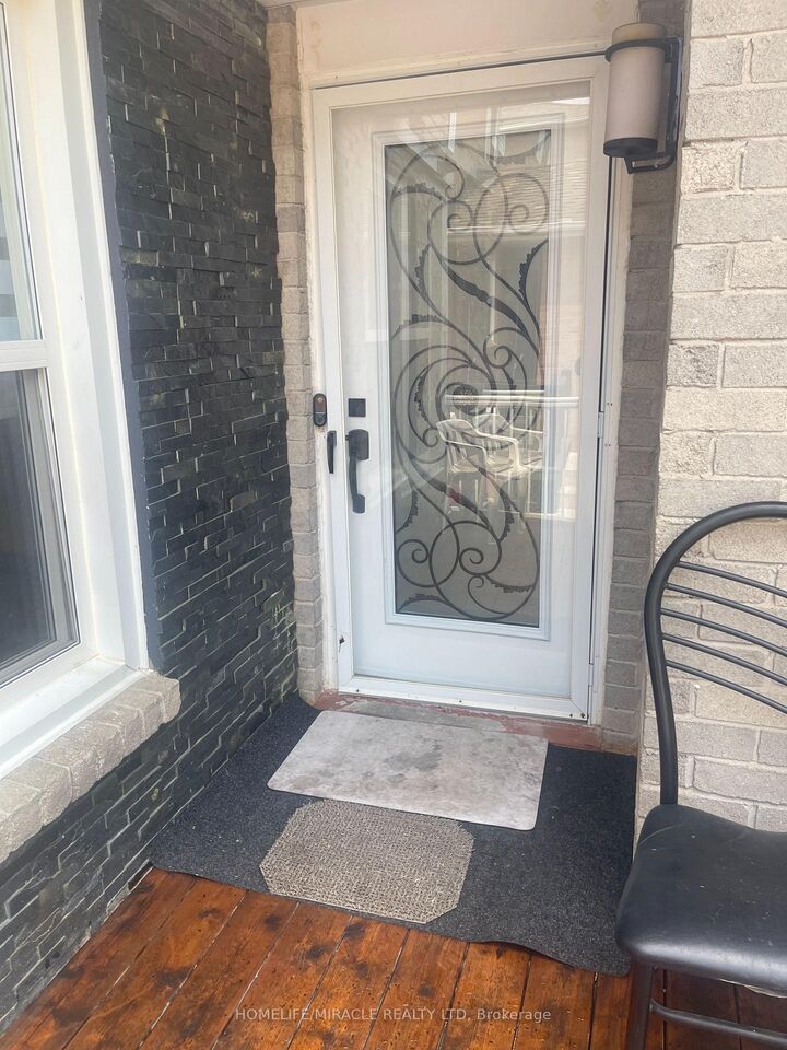 Property Photo:  17 Wayne Nicol Drive  ON L6X 3Z2 