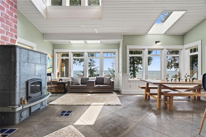 Property Photo: 105 Island Park Dr BC V0N 1P0
