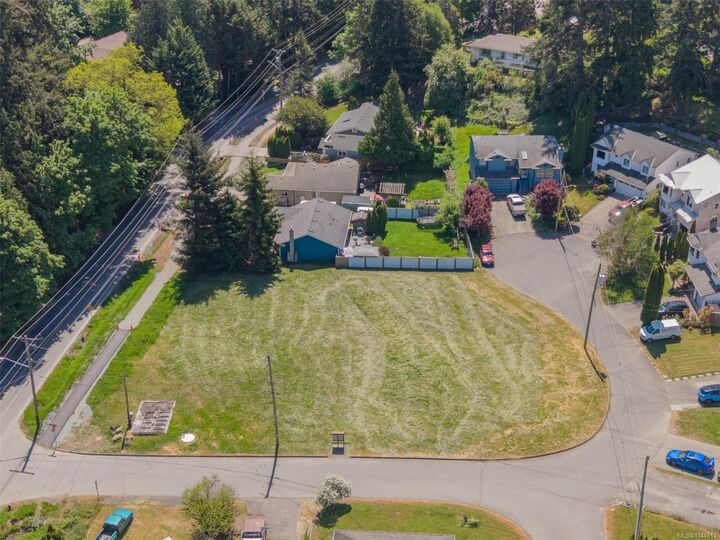 Property Photo: 2694 Myra Pl BC V9B 5S3