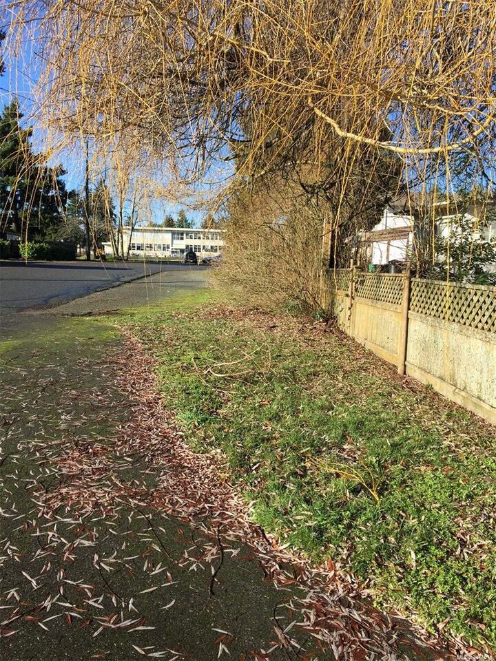 1305 Waddington Rd Lot 1 — photo 1