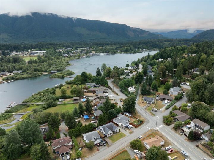 Property Photo: 108 River Rd BC V0R 2G0