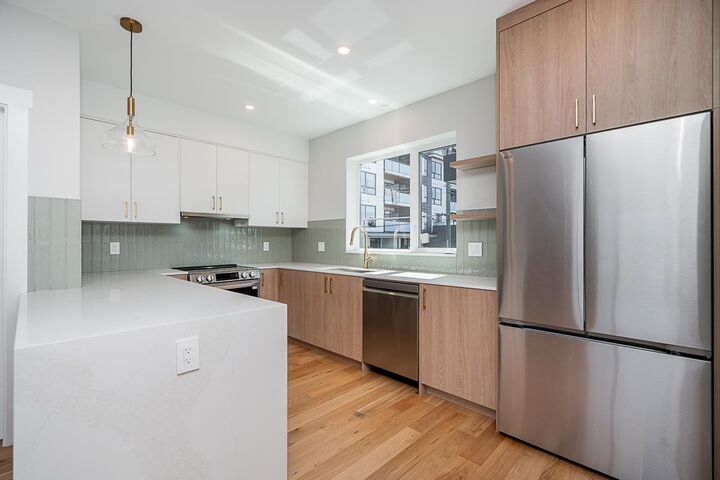 Property Photo: 676 E 22nd Avenue 3 BC V5V 1V4