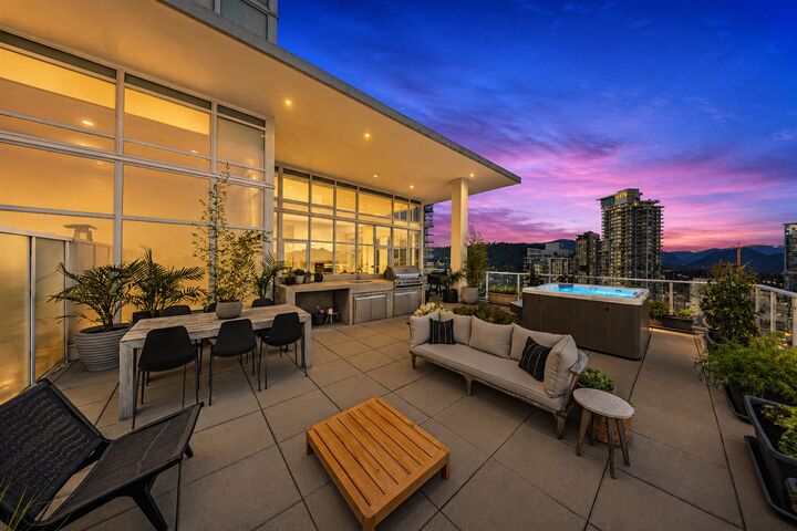 657 Whiting Way 3703 — photo 1