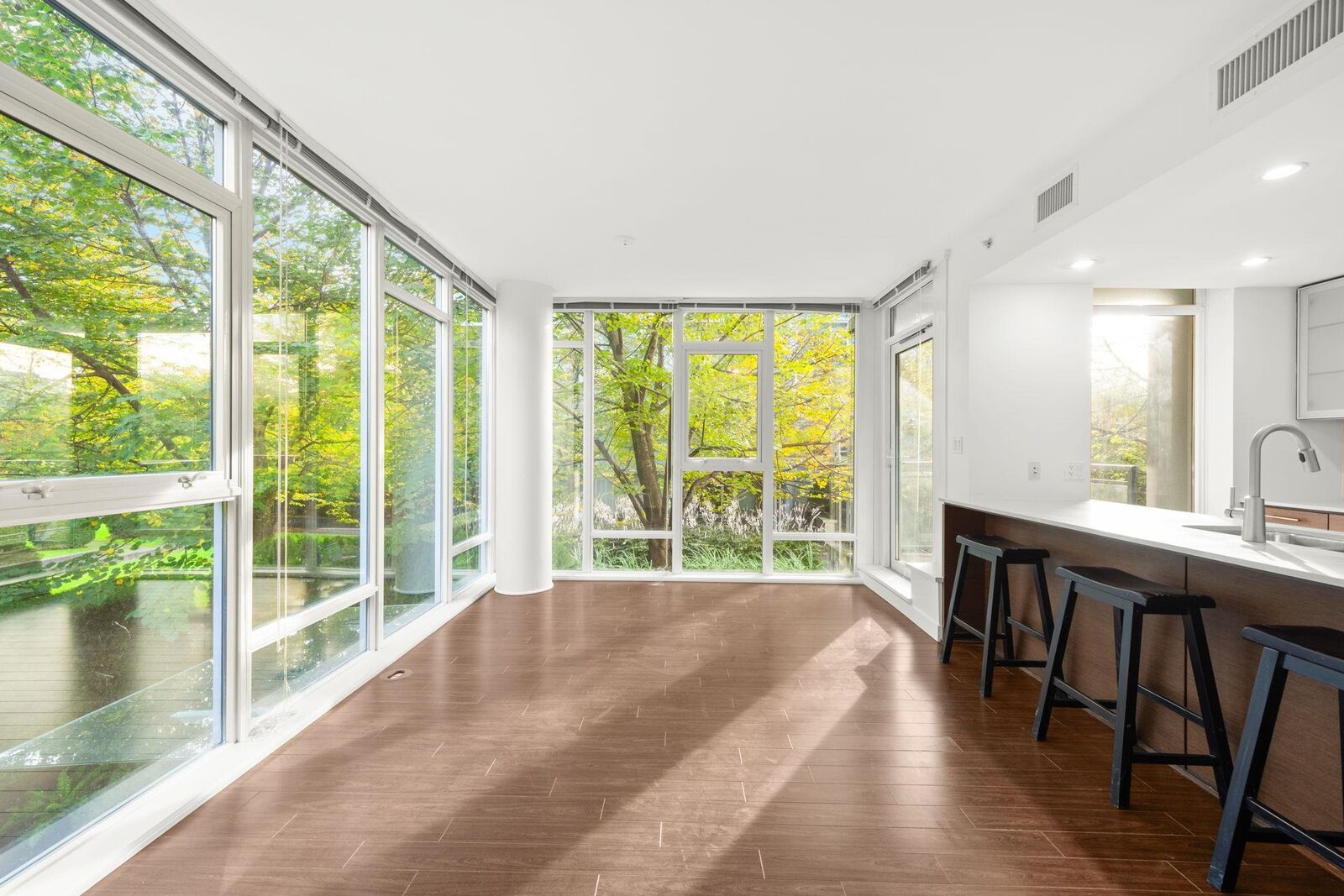 Property Photo: 7371 Westminster Highway 601 BC V6X 0B4
