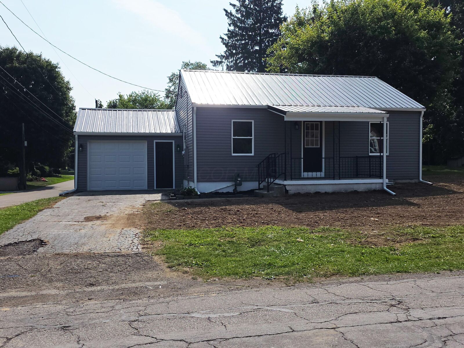 Property Photo:  276 Bank Street  OH 43338 