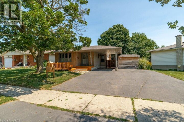 Property Photo: 119 Millwood Crescent ON N2P 1R4