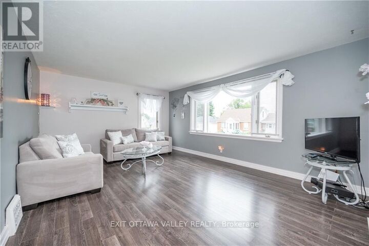 Property Photo:  500 Dominion Street  ON K7V 1H6 