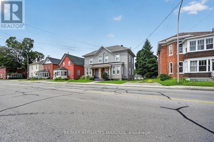 Property Photo:  88 Brockville Street  ON K7A 3Y2 