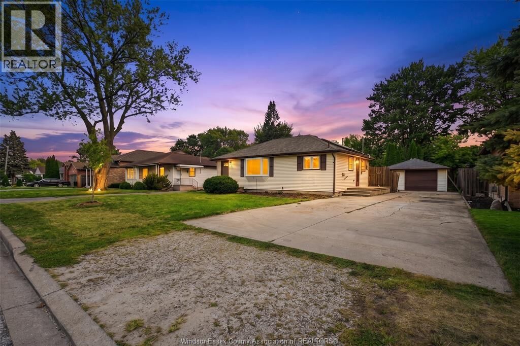 Property Photo: 2733 Lloyd George Boulevard ON N8T 2T8