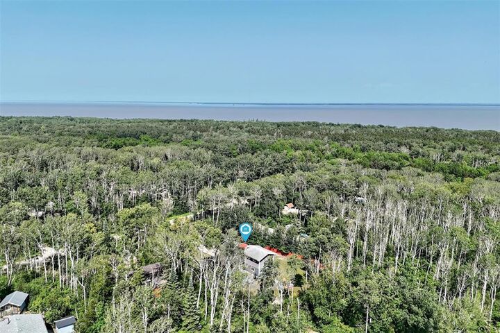 Property Photo: 42 Eastland Drive MB R0E 2A0