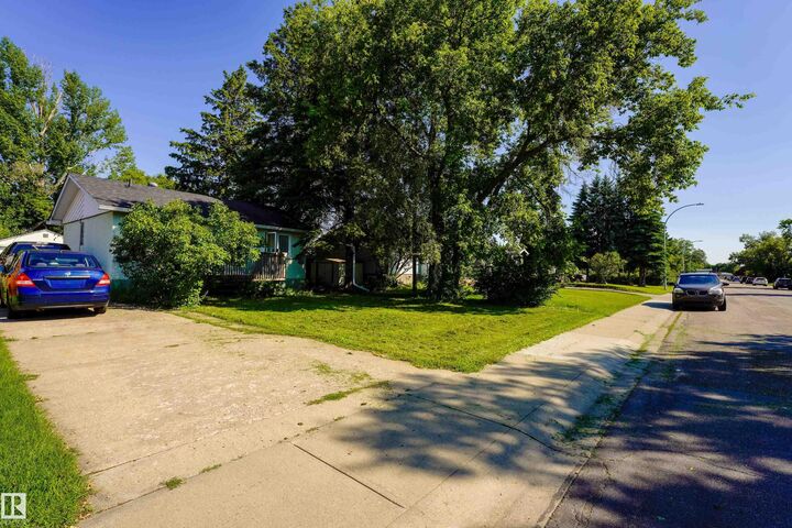 Property Photo: 8945 150 Street NW AB T5R 1E6