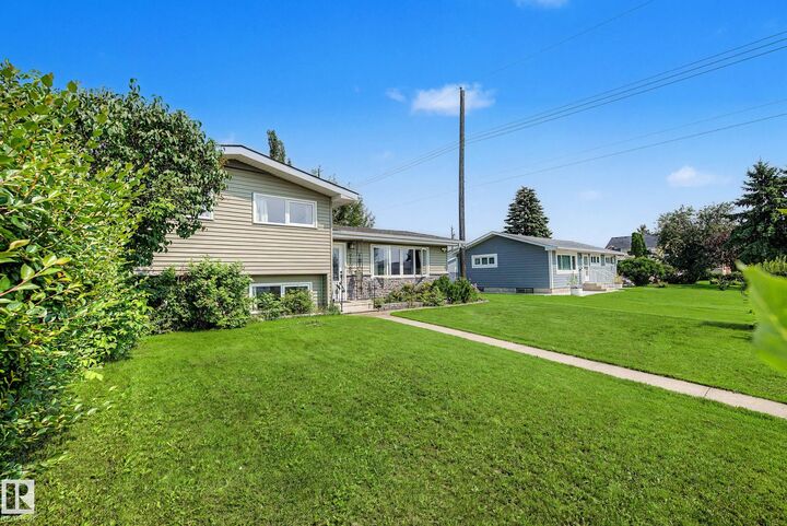 Property Photo:  9516 129A Avenue NW  AB T5E 0N8 