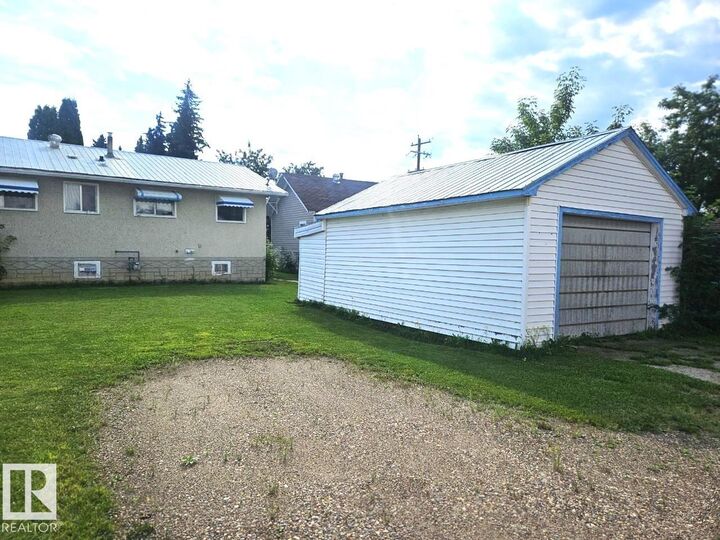 Property Photo:  5024 50 Street  AB T0B 0C0 