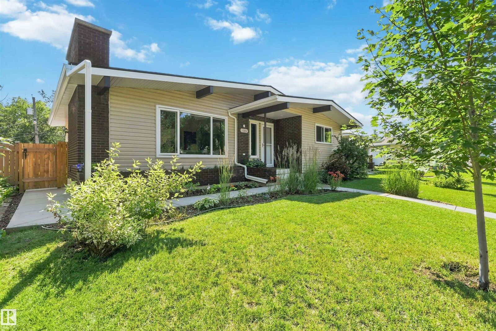 Property Photo: 11351 35A Avenue NW AB T6J 0A7
