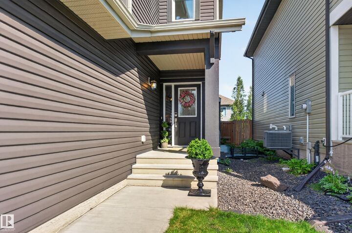 Property Photo:  14 Sunbury Place  AB T8H 0Y1 