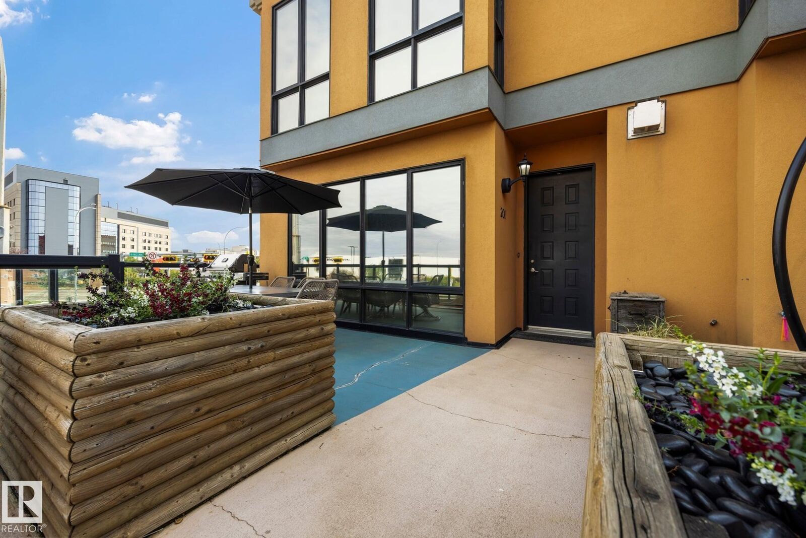 Property Photo:  10625 Kingsway Avenue NW 201  AB T5G 2Z6 