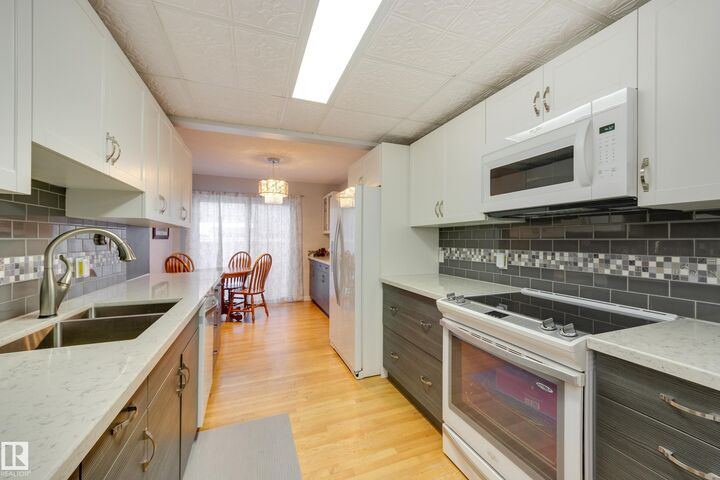 4303 46 Street — photo 1