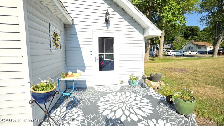 Property Photo:  413 W Howe Avenue  MI 48906 