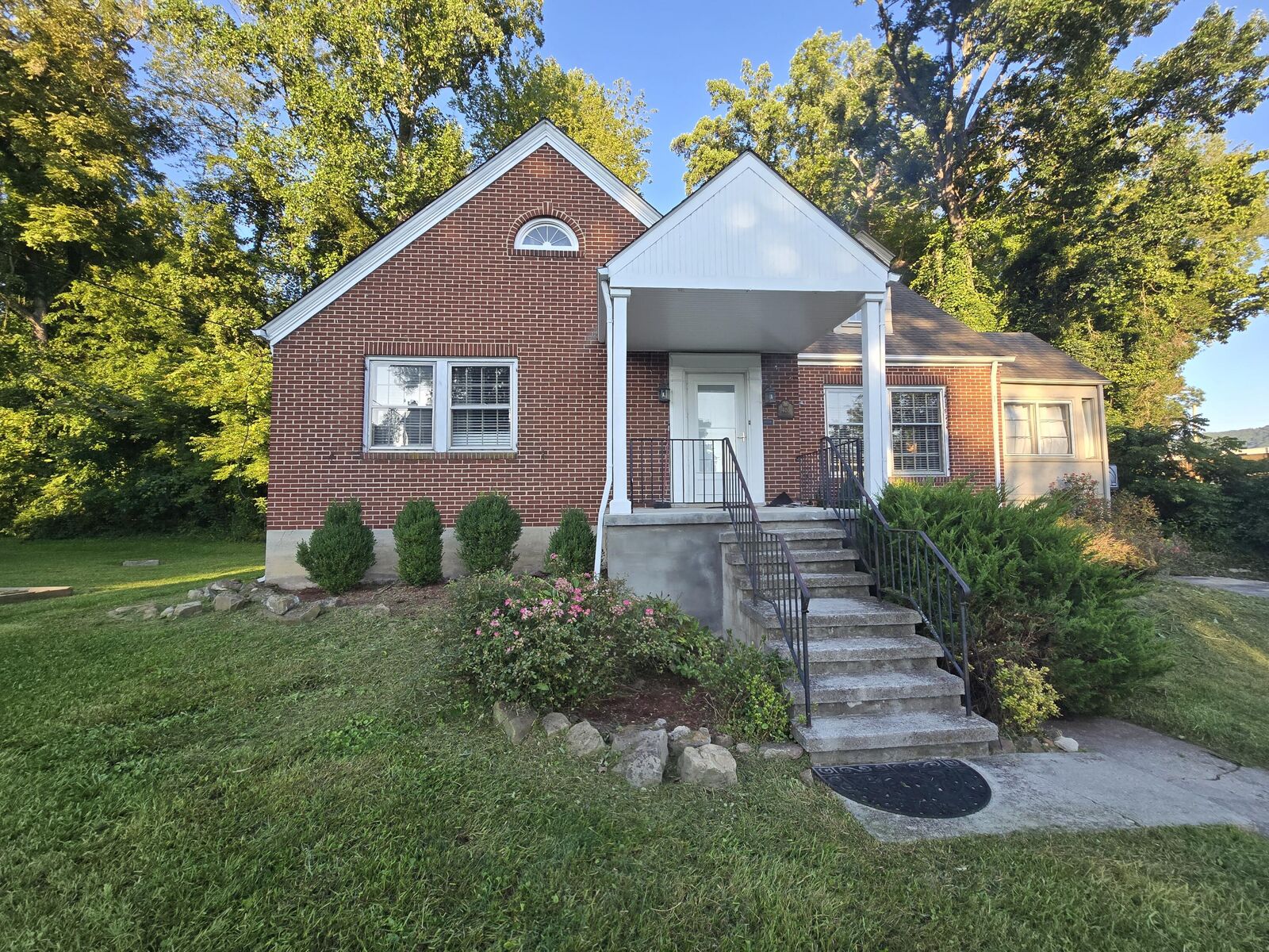 Property Photo:  400 Gloucester Avenue  KY 40965 