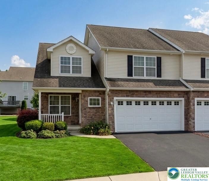 Property Photo:  850 Fieldstone Trail 70  PA 18040 