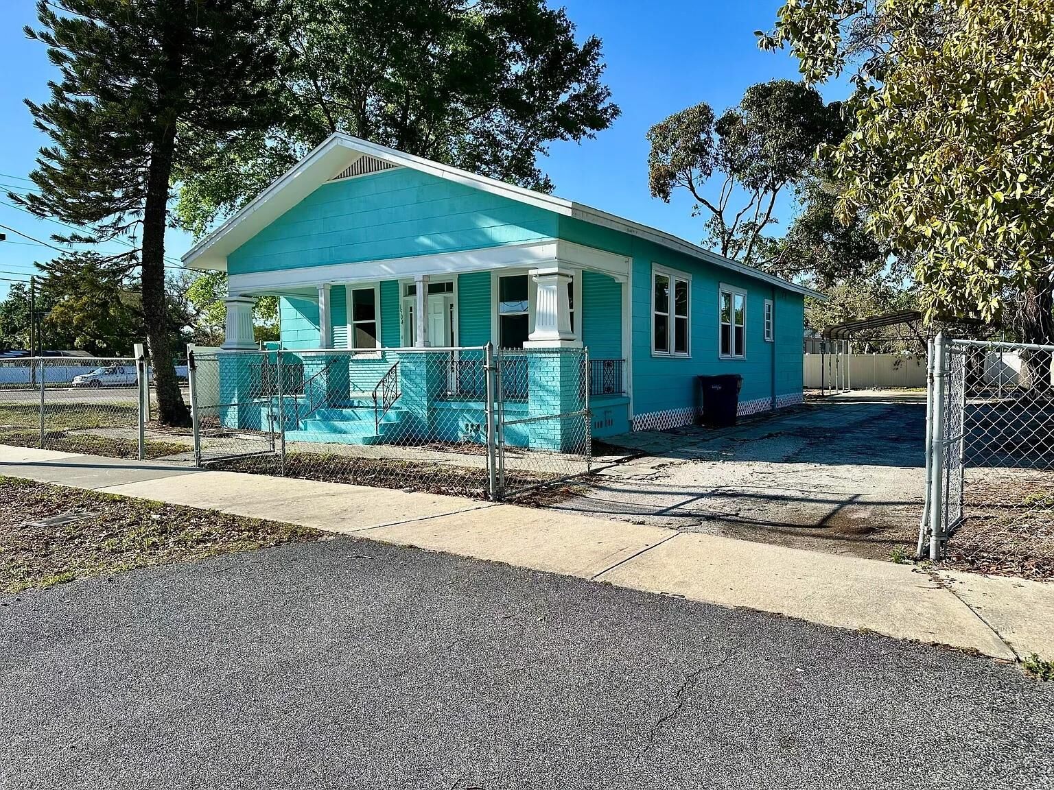 Property Photo: 1504 E 33rd Avenue FL 33610
