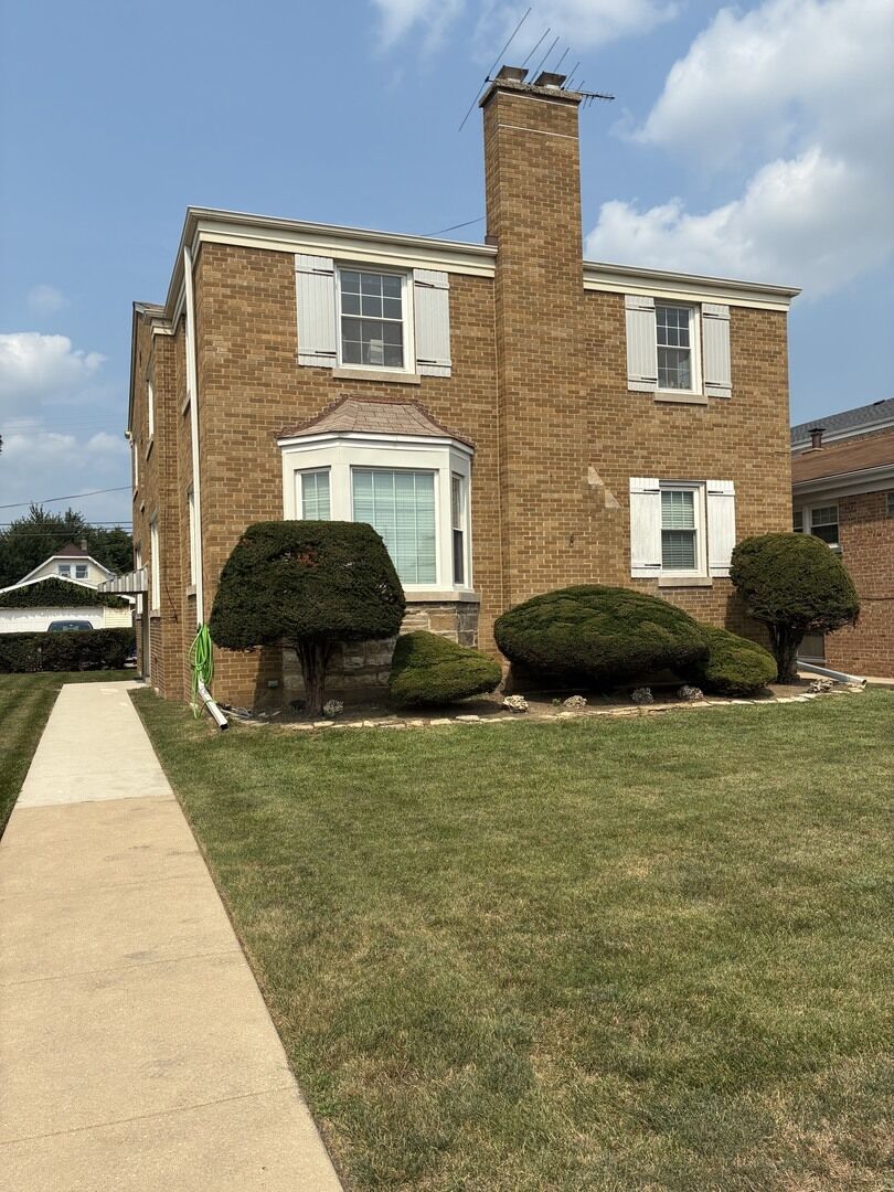Property Photo: 5865 N Elston Avenue 2S IL 60646